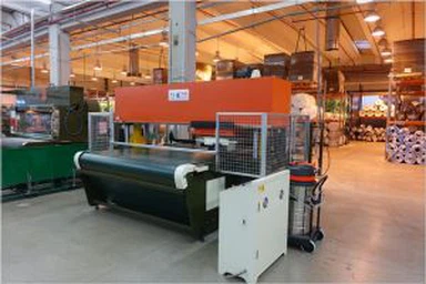 Presa de tăiere automată a benzii de transport